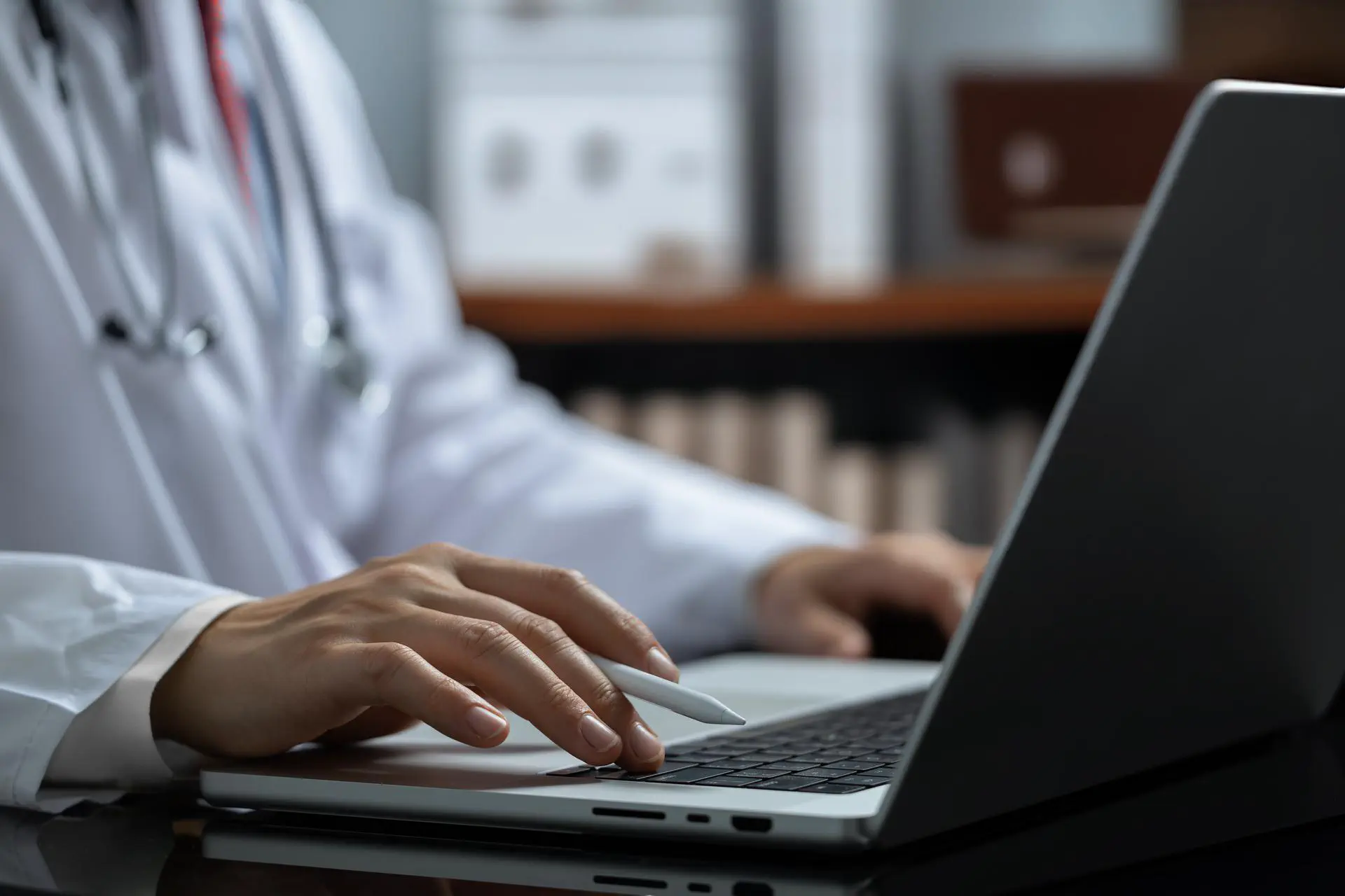 EHR Implementation Challenges and Solutions: A Comprehensive Guide